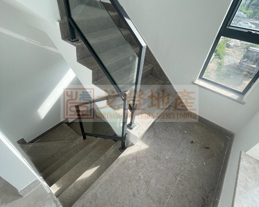 98981edce05d3e5a3143cc842cdbc35a.jpg